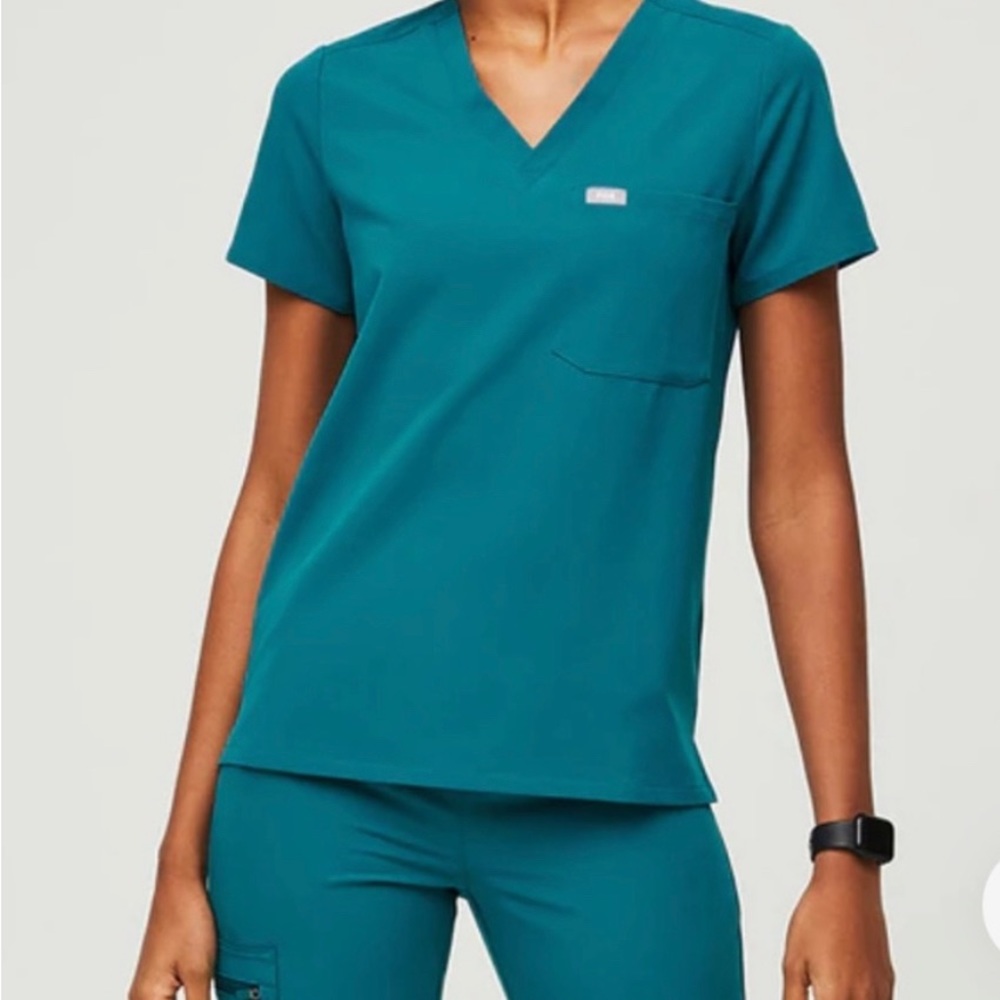 BNWT Figs Pacific Blue Scrub Set in Small - Catarina top, Zamora Petite bottom